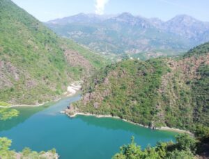 Озеро Коман, Албания