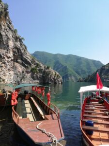 Озеро Коман, Албания