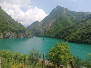 Озеро Коман, Албания